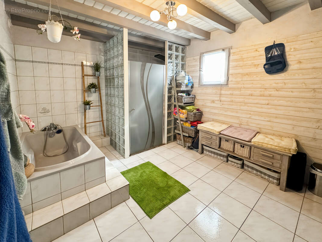 Maison à PAREMPUYRE