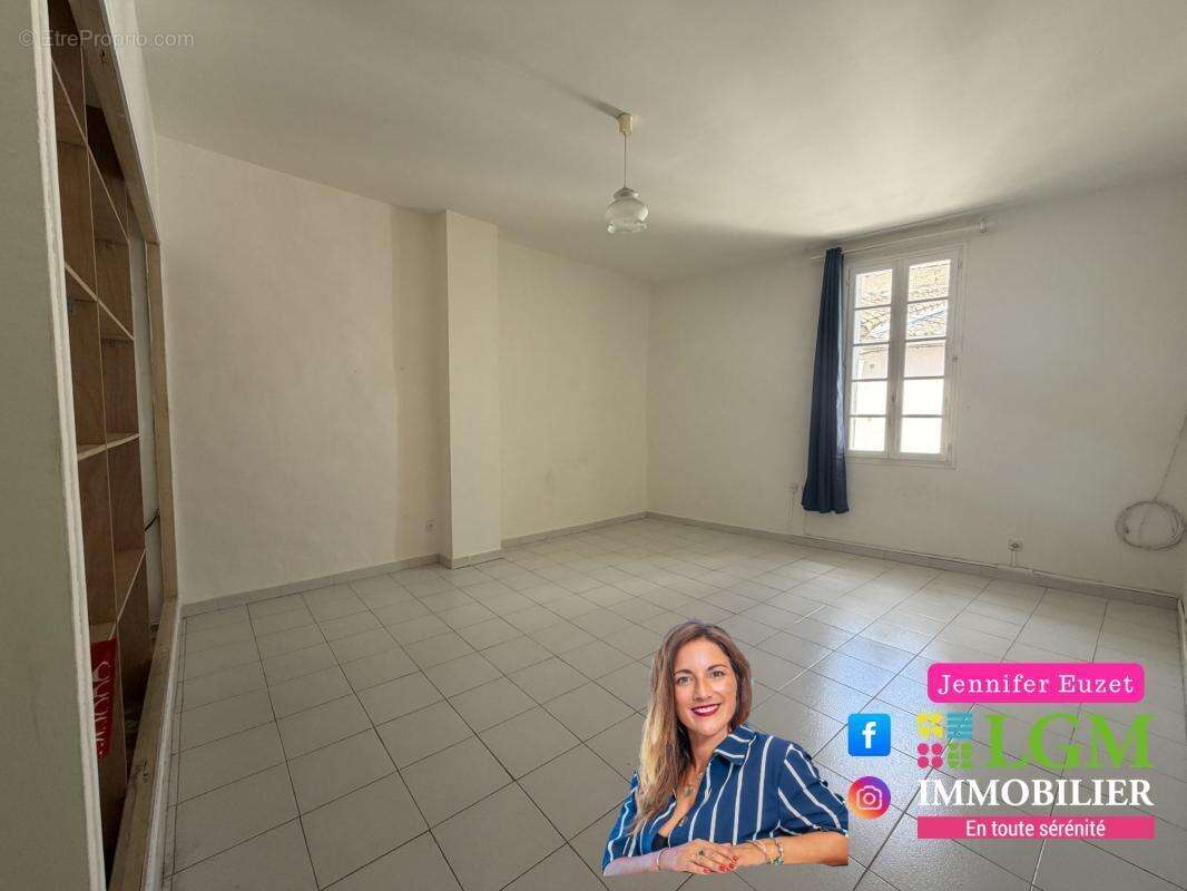 Appartement à LUNEL-VIEL