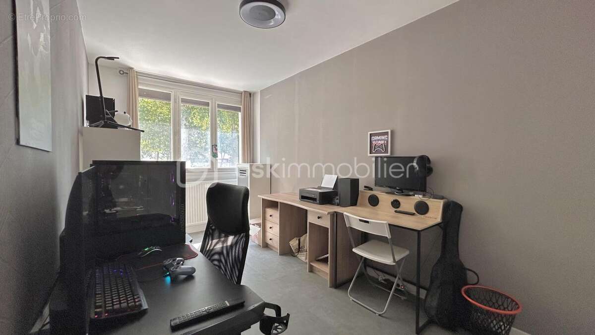 Spacieux T5 de 105 m² avec place de parking et cave – Résidence sécurisée - photo 15