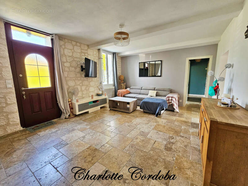  Maison de plain-pied 3 pièces rénovée avec jardin de 610 m² et double garage – Le calme à deux pas des commodités ! - photo 4