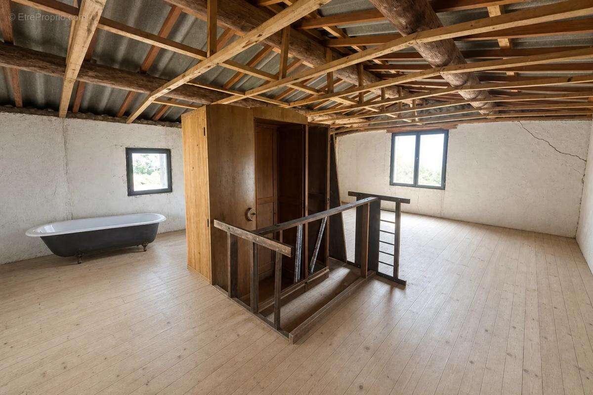 Bâtiment rural de 3 pièces d'environ 118,5 m² à Puimichel - photo 3
