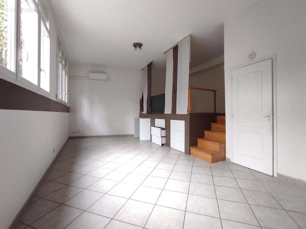   - Appartement à VILLEURBANNE