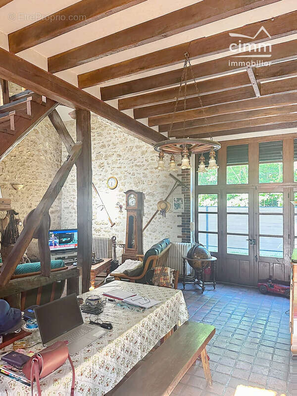 Maison 128 m² à Sainte-Genevieve-Des-Bois  - photo 2