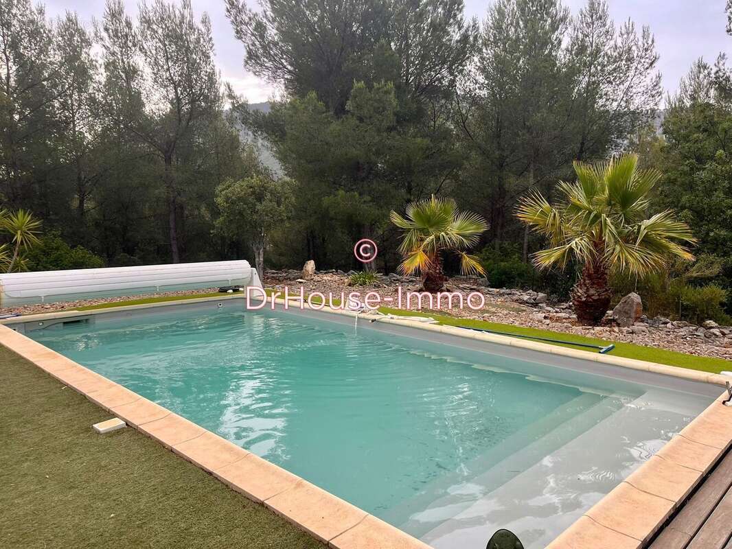 Maison à LE REVEST-LES-EAUX