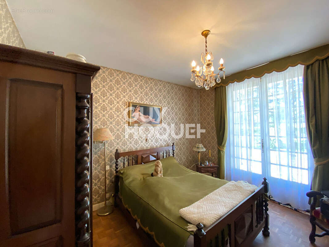 Maison à SAINT-MEDARD-DE-GUIZIERES