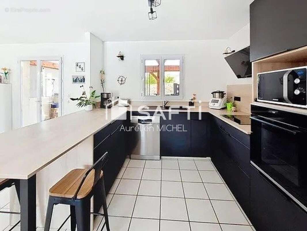 Maison 146 m² à Ambronay  - photo 8