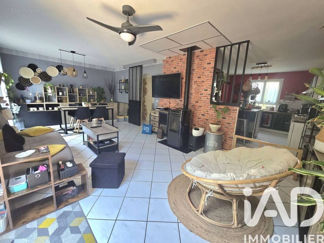 Photo 1 - Maison à CHAUCONIN-NEUFMONTIERS