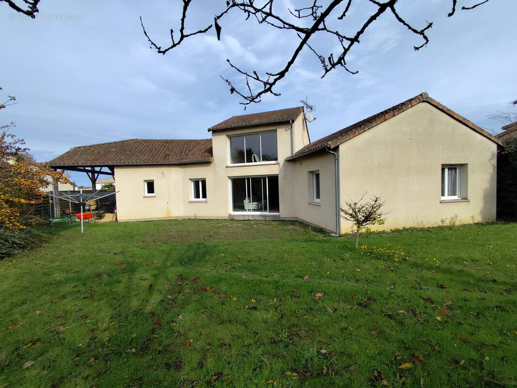 Maison à NOUAILLE-MAUPERTUIS