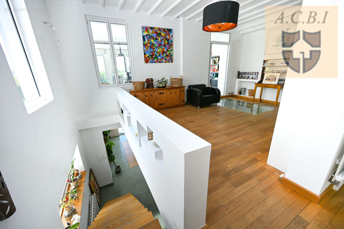 Très belle propriété dans un cadre exceptionnel avec piscine, vue panoramique et bord de Loir - photo 10