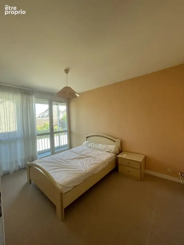 A vendre a sainte-savine type 3 de 78m2, 2 chambres, loggia, un box, cave, une place de stationnement privativ - photo 4