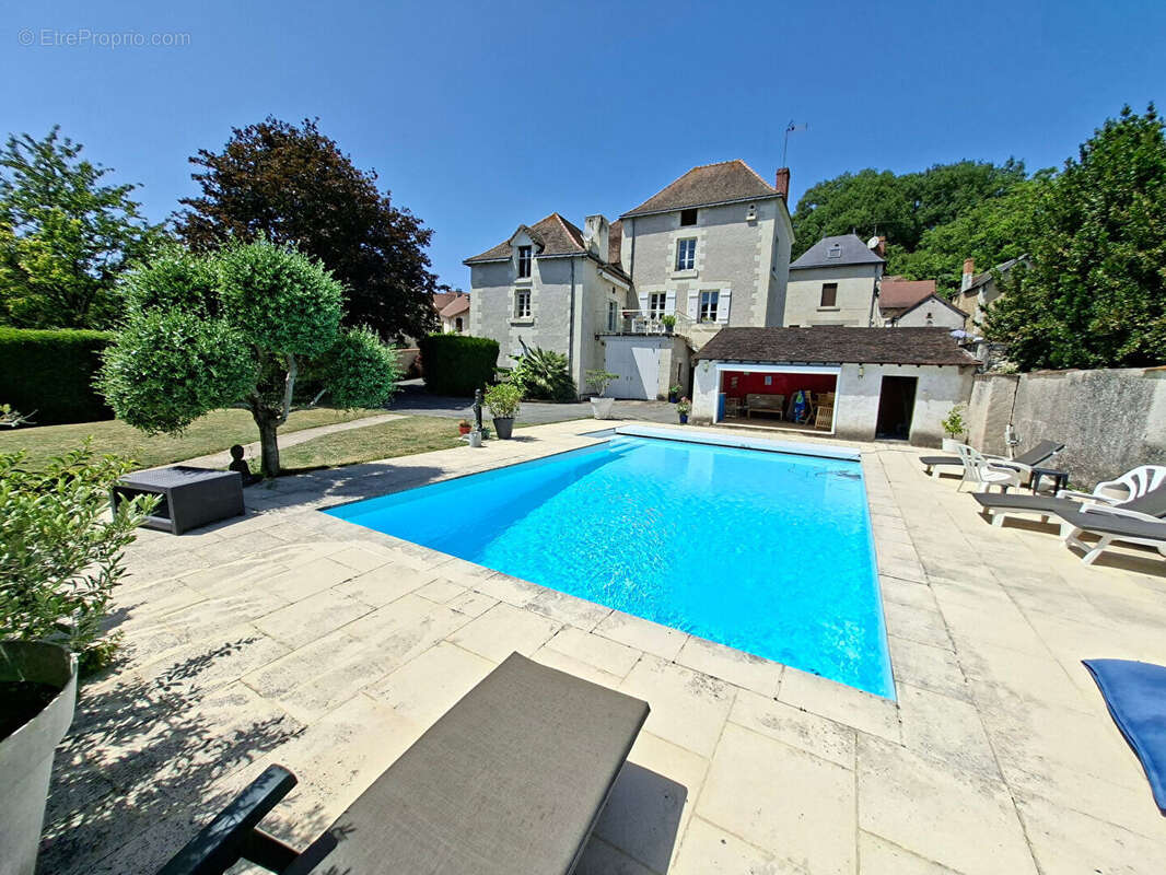 Maison à DANGE-SAINT-ROMAIN