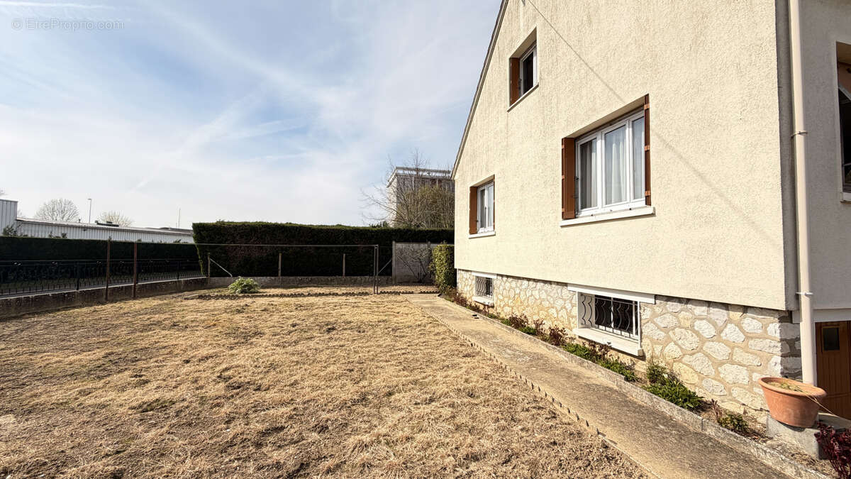 Maison à MAINVILLIERS