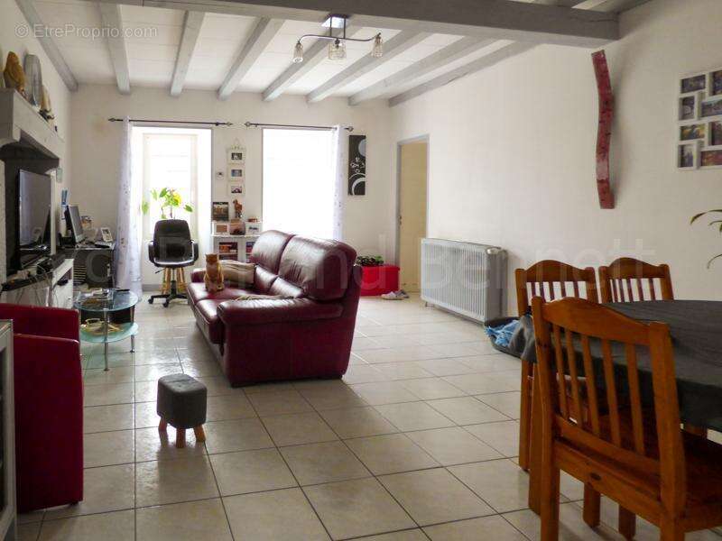 Maison à CHEF-BOUTONNE