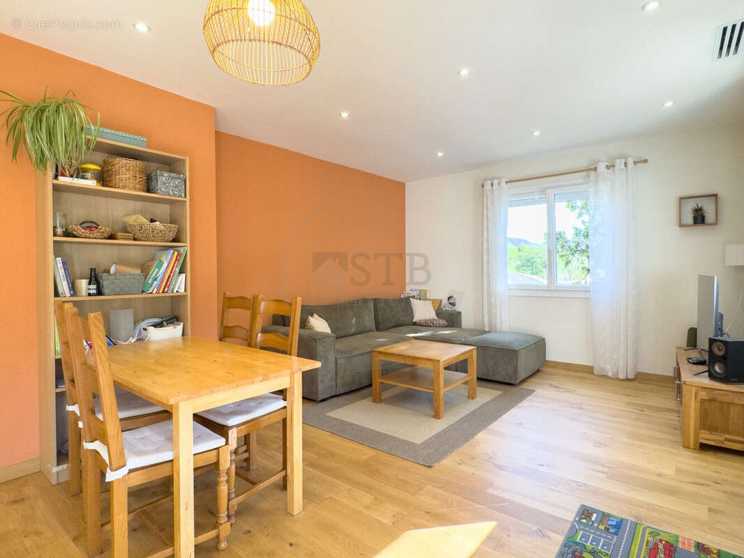 Maison 98 m² à Saint-Julien-En-Saint-Alban  - photo 4