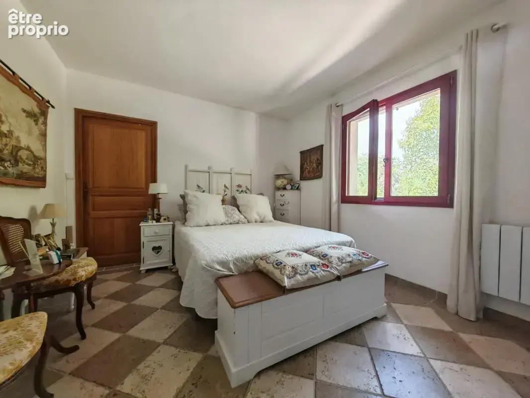 EAUZE CENTRE-VILLE – Maison avec deux logements, piscine, garages et terrain - photo 9