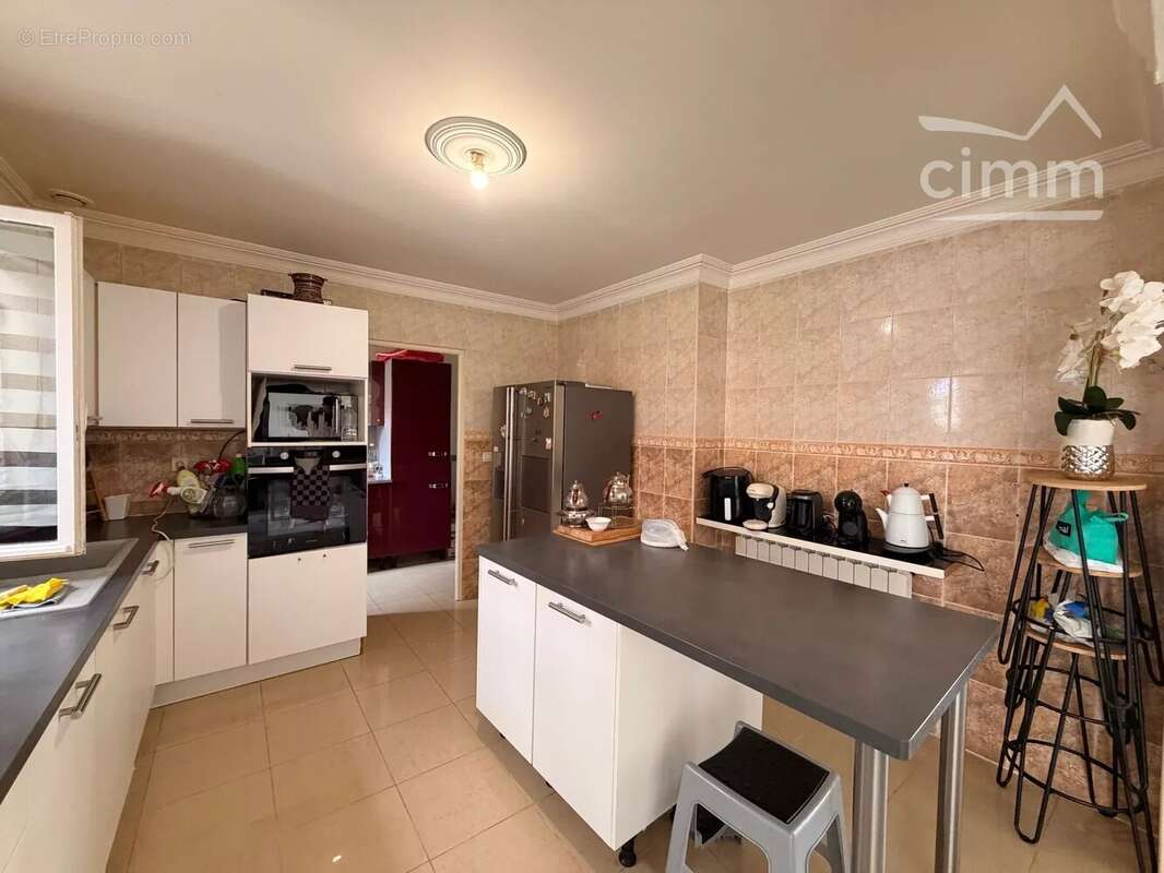 MER – Maison de plain-pied 112 m² – 3 chambres – Terrain 700 m² – Garage - photo 3