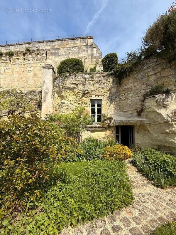 Maison à LE COUDRAY-MACOUARD