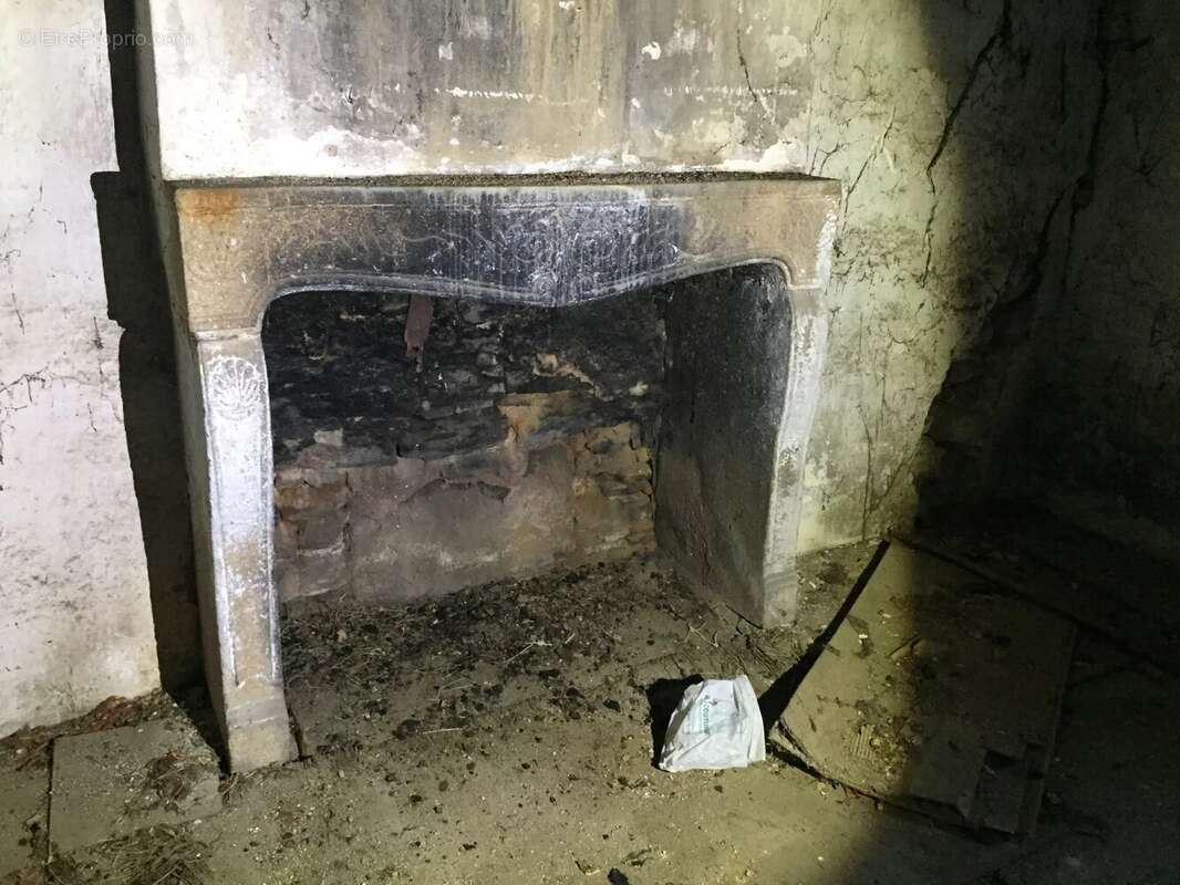 Maison à SAINT-HILAIRE-LE-CHATEAU