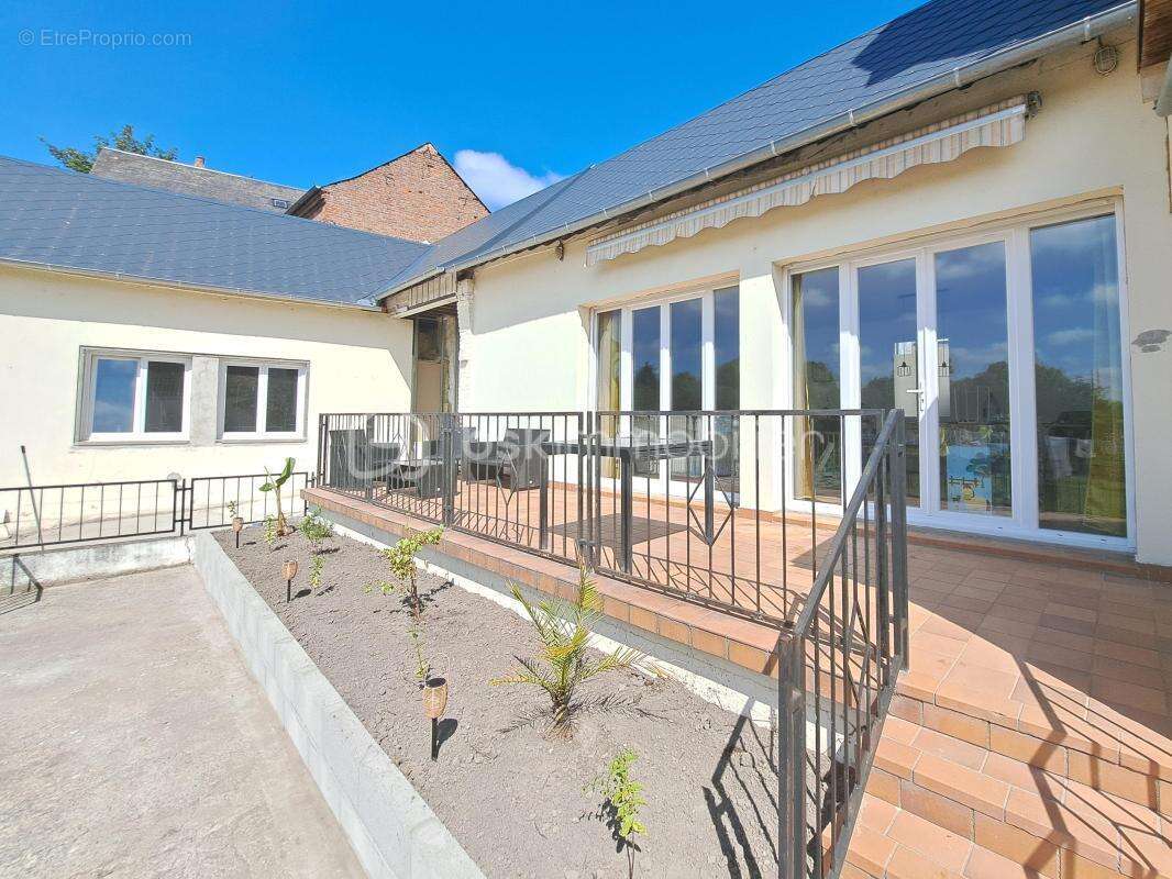 Maison renovee en briques avec entree sous porche et rentabilitee assuree - photo 2