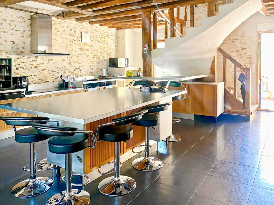 Cuisine dînatoire - Maison à OZOIR-LA-FERRIERE