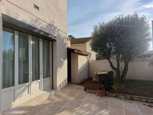 Entrée avec loggia - Maison à LA GRANDE-MOTTE