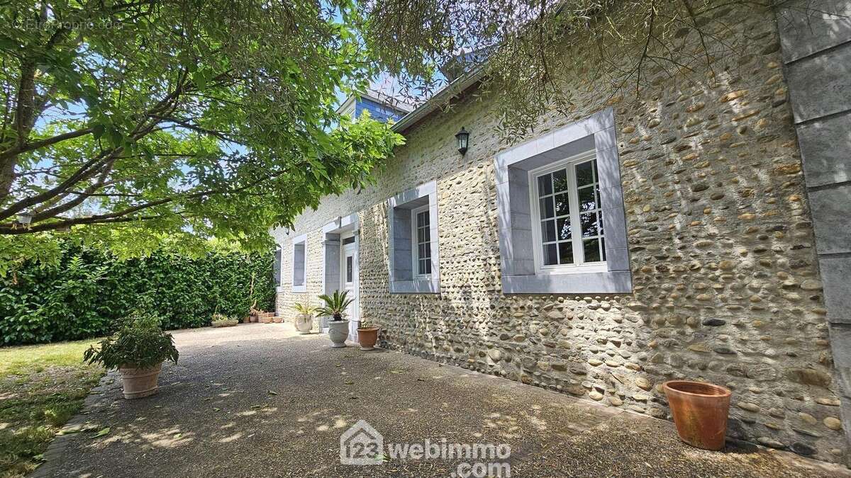 Maison 240 m² à Gayan  - photo 3