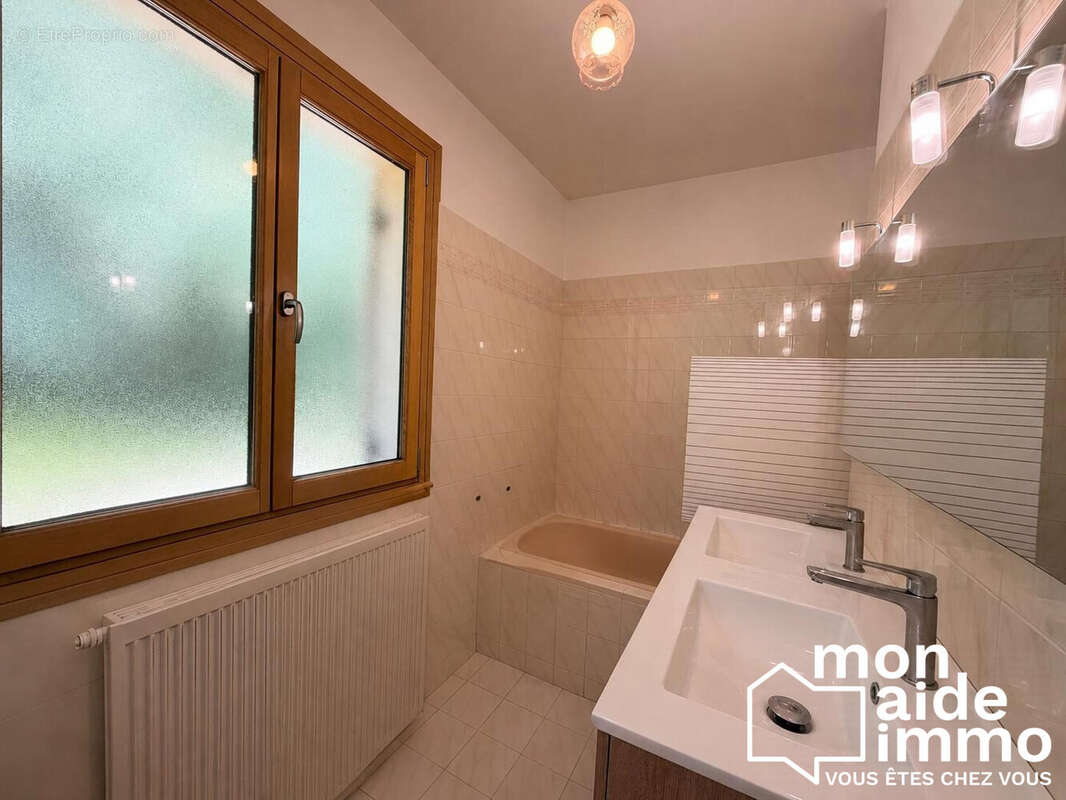 Maison 128 m² à Saint-Seurin-Sur-L'isle  - photo 9