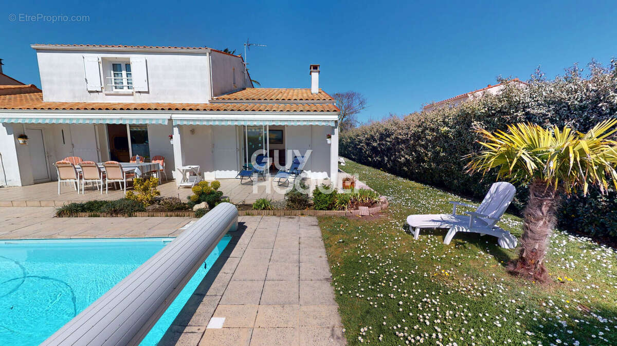 Maison à LA BREE-LES-BAINS