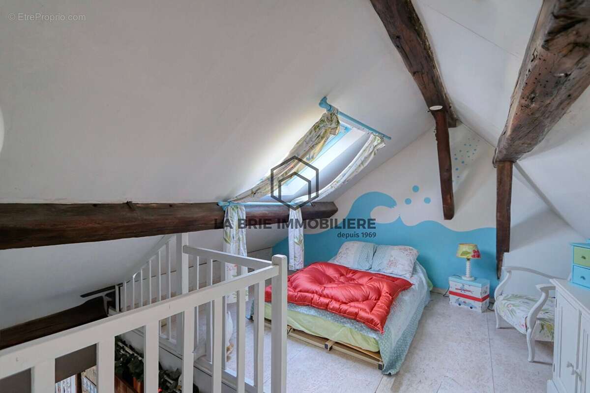 Maison 230 m² à Guignes  - photo 9
