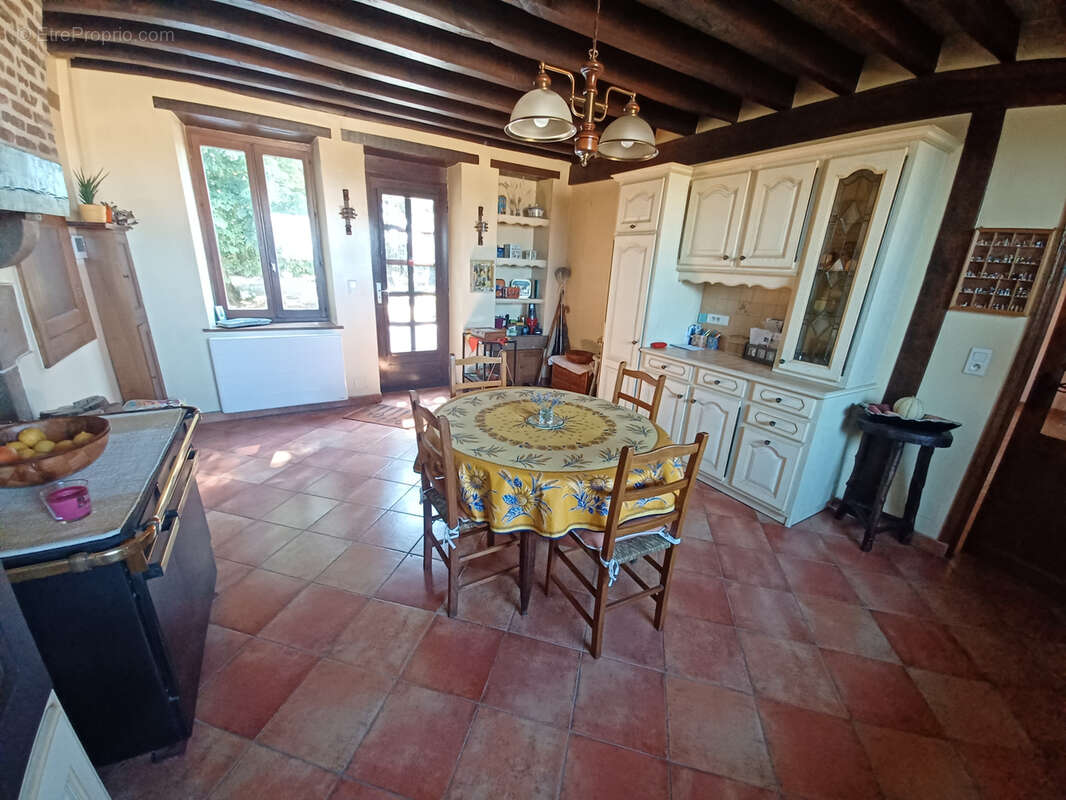 Situé à 35 min de BOURGES (18),  16 Min AVORD . Ensemble immobilier composé de deux maisons et isolé de voisin - photo 2