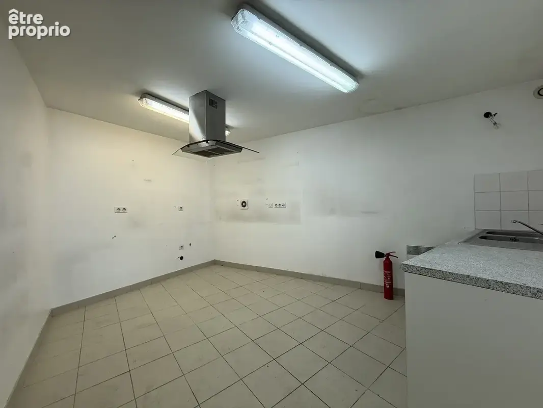 Commerce 308 m² à Soustons  - photo 8