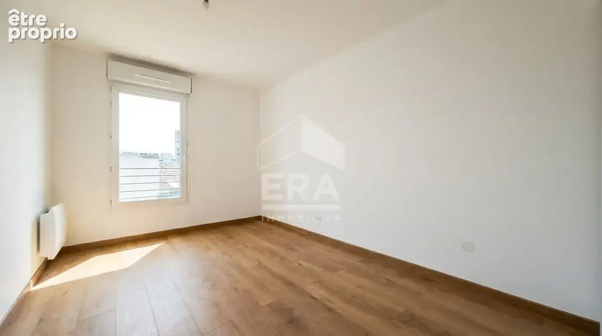 Année 2011 + 4 Chambres + Balcon + 2 Parkings + 2 Caves - photo 8