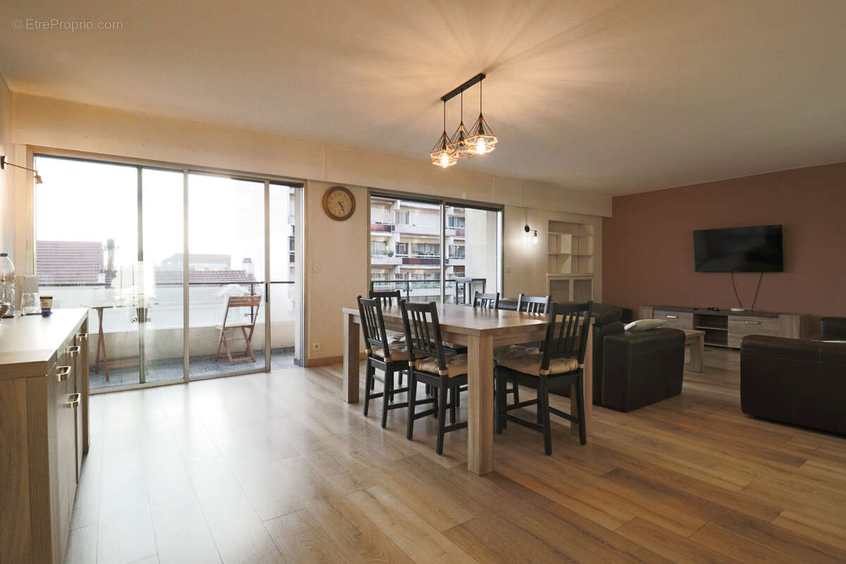 Appartement à LES PAVILLONS-SOUS-BOIS