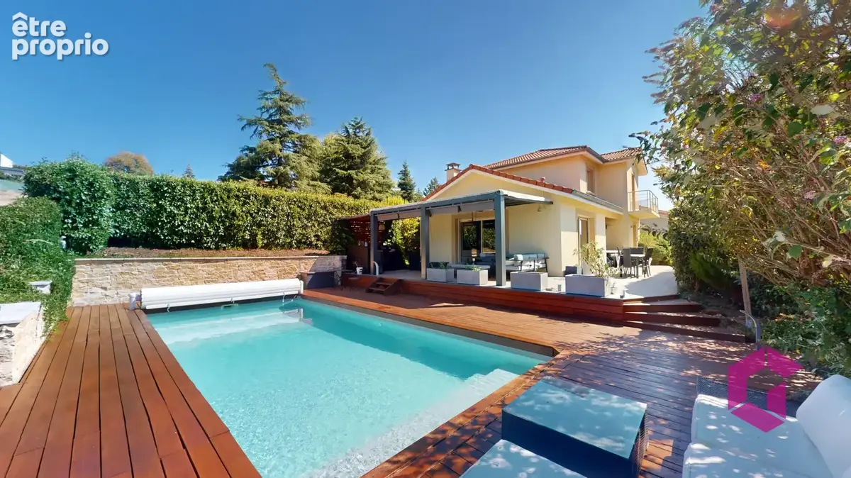 Photo Maison à Roche-La-Moliere au prix de 499 000€