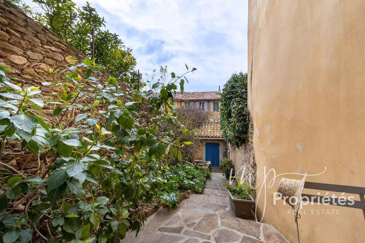 Appartement à BORMES-LES-MIMOSAS