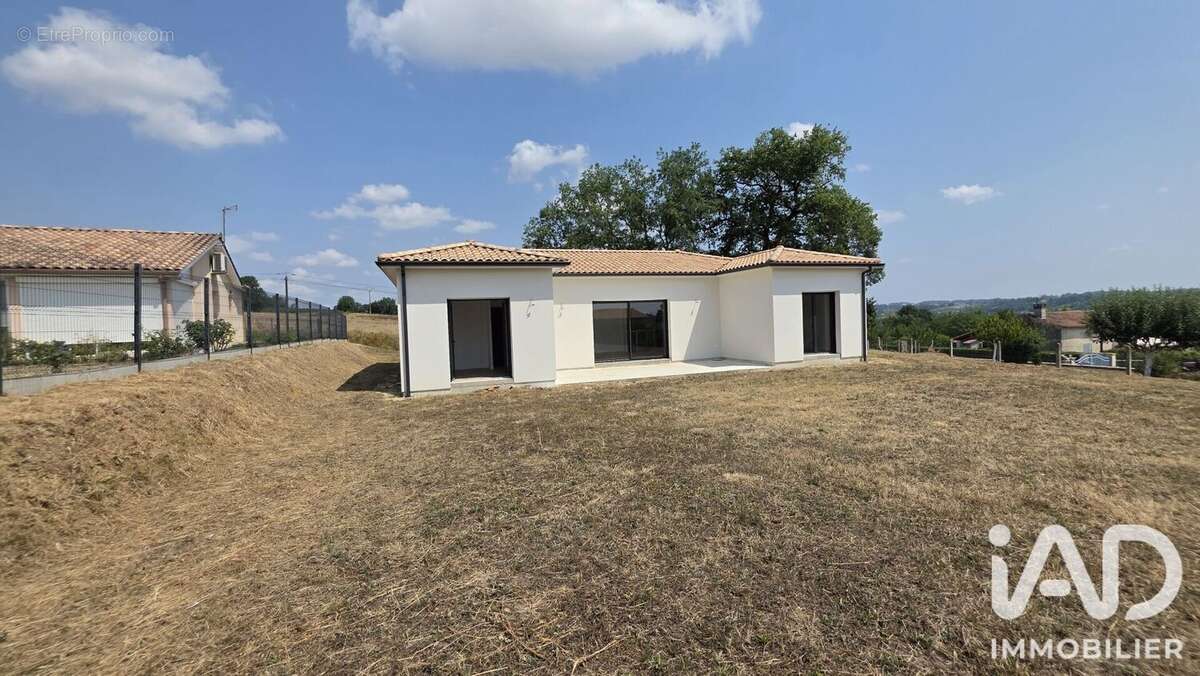 Maison 107 m² à Plassac  - photo 2