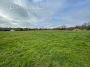 Terrain à SAINT-MARTIN-DE-GURSON
