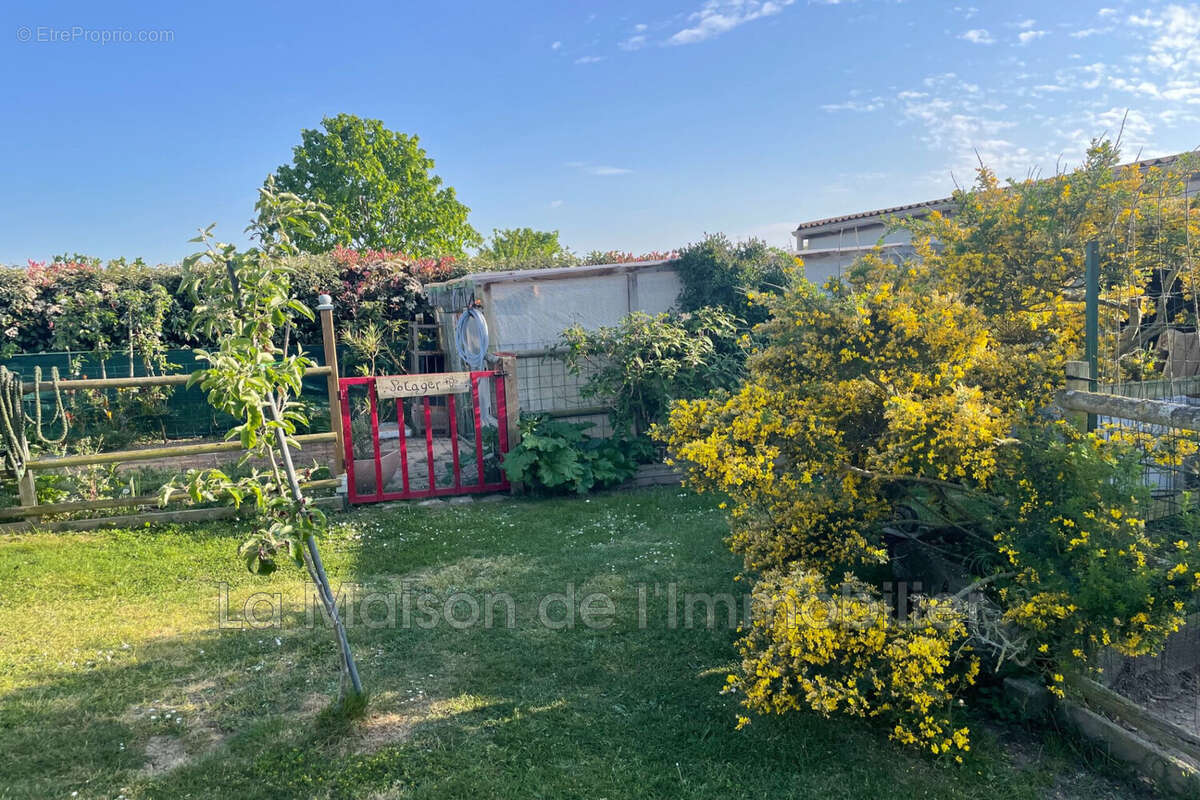 Maison à ANDE