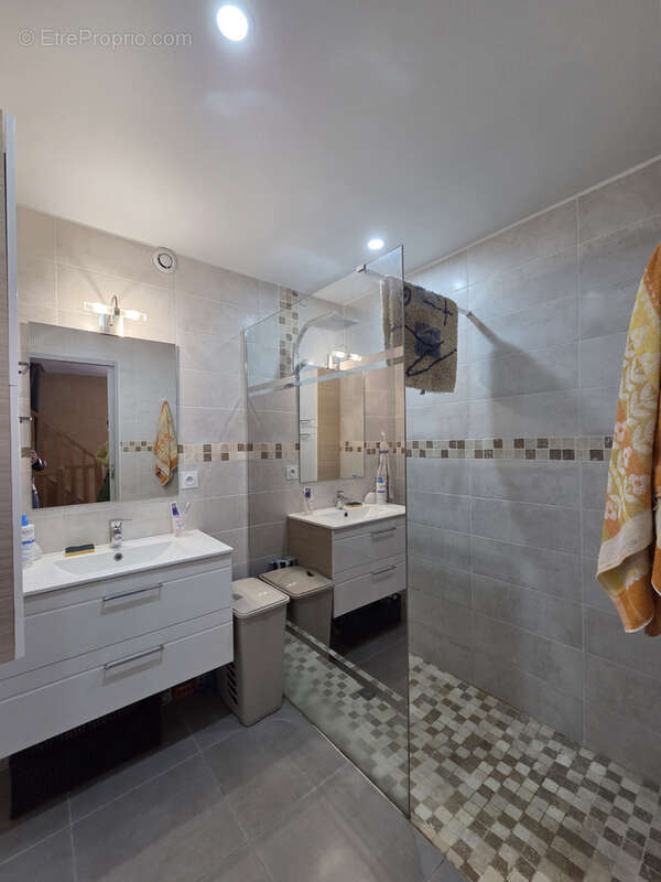 Ensemble immobilier dans le bourg du village - photo 34