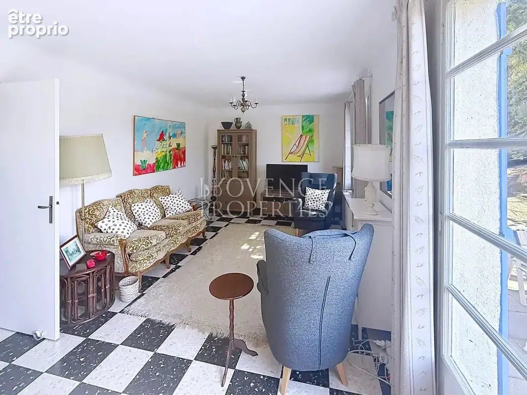 Correns – Charmante maison 3 chambres avec piscine,  en zone UC - photo 14