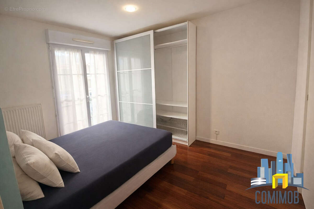 Appartement à COURBEVOIE