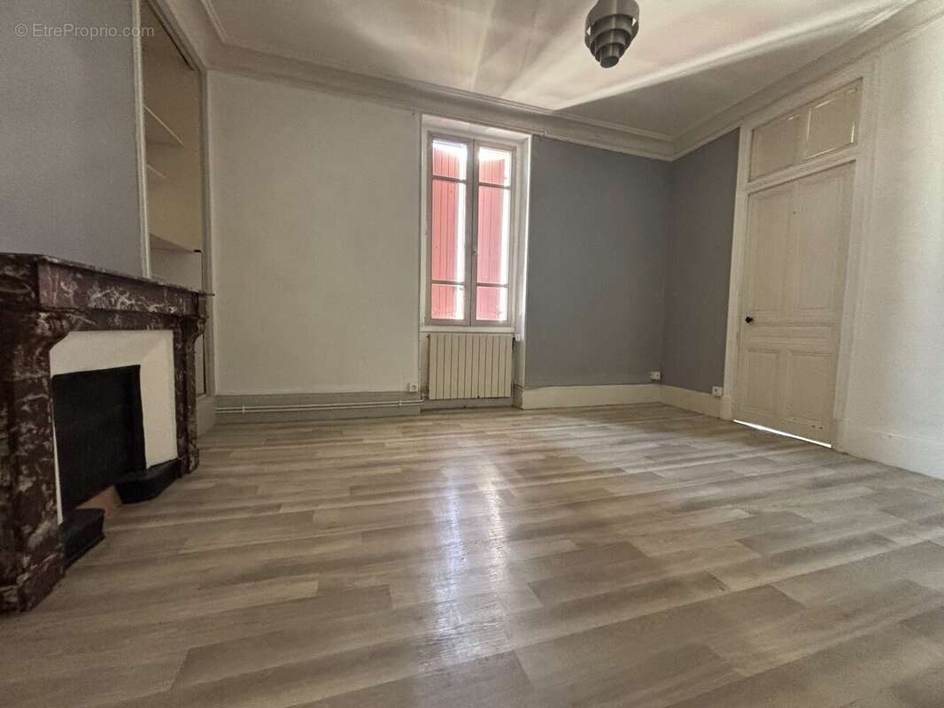 Appartement 320 m² à Romans-Sur-Isere  - photo 8