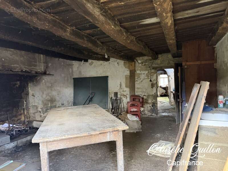 Maison en pierre à rénover – Fort potentiel – Saint-Servant - photo 7