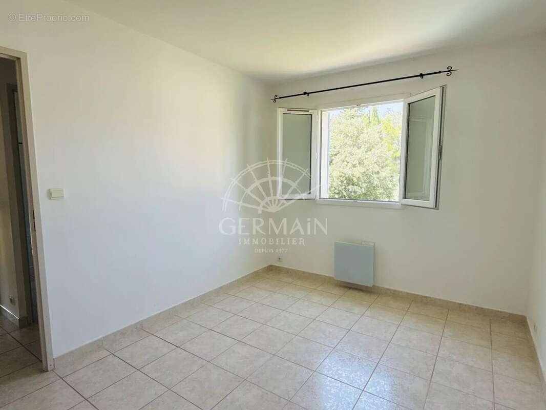Maison familiale avec piscine et garage - Lagnes - photo 10