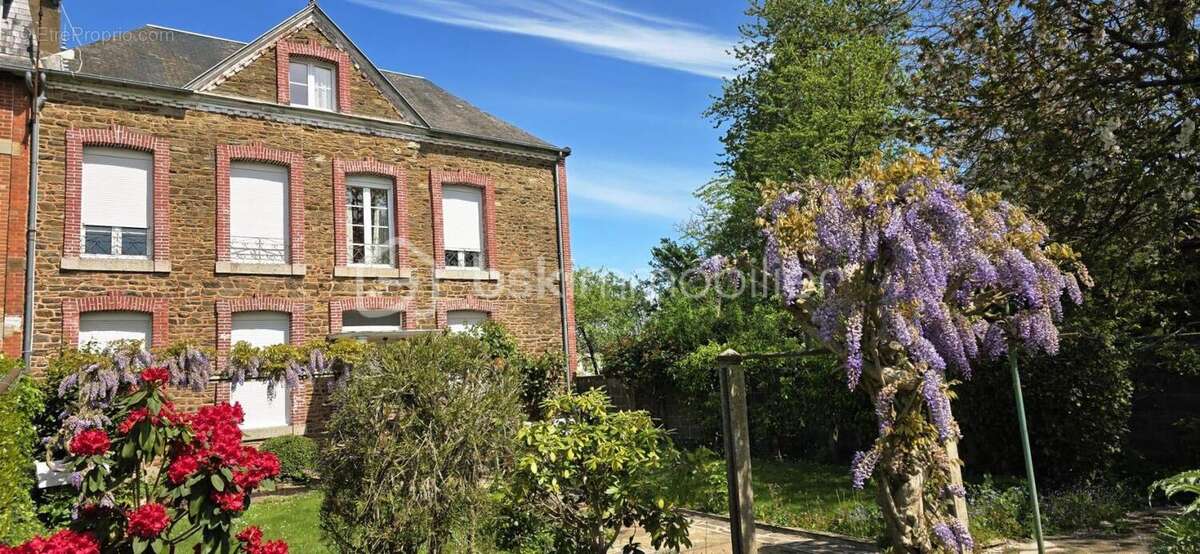Maison à SAINT-HILAIRE-DU-HARCOUET