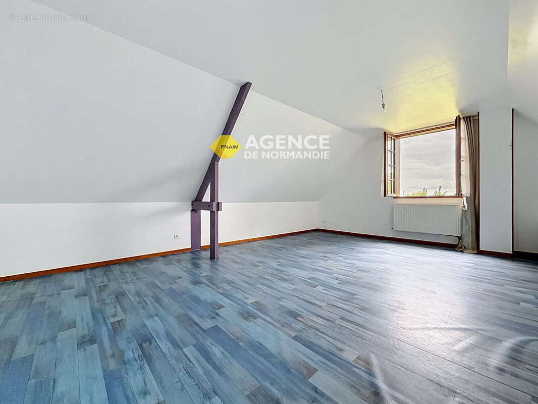 Maison à MONTREUIL-L'ARGILLE