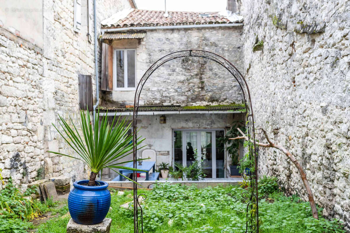 Village property with garden - photo 16