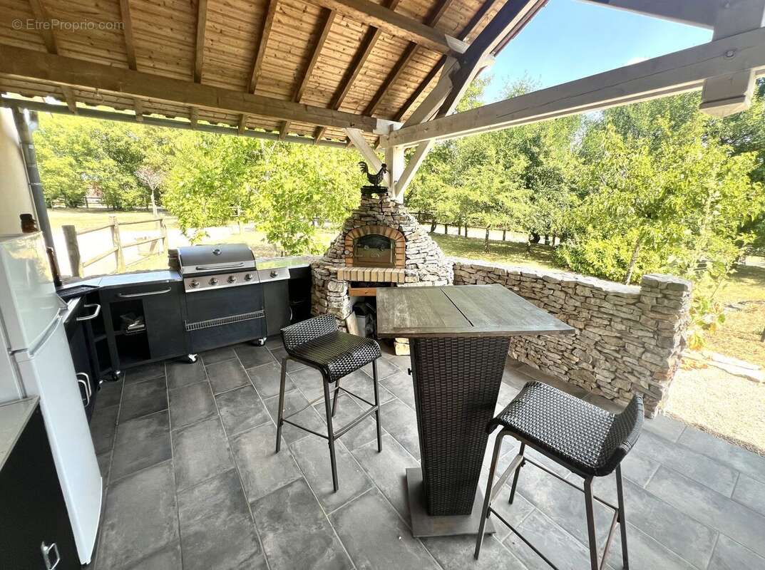 Maison 185 m² à Brouchaud  - photo 4
