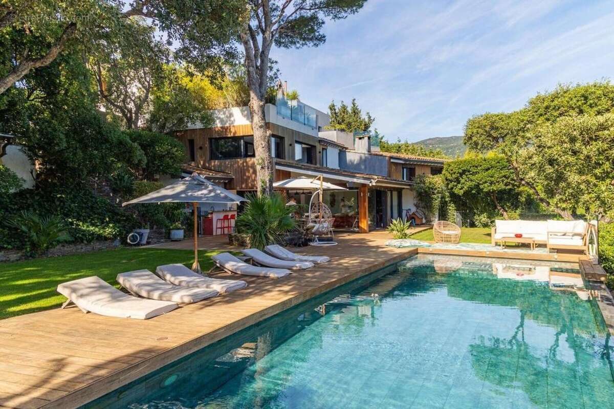 Maison 318 m² à Cavalaire-Sur-Mer  - photo 2