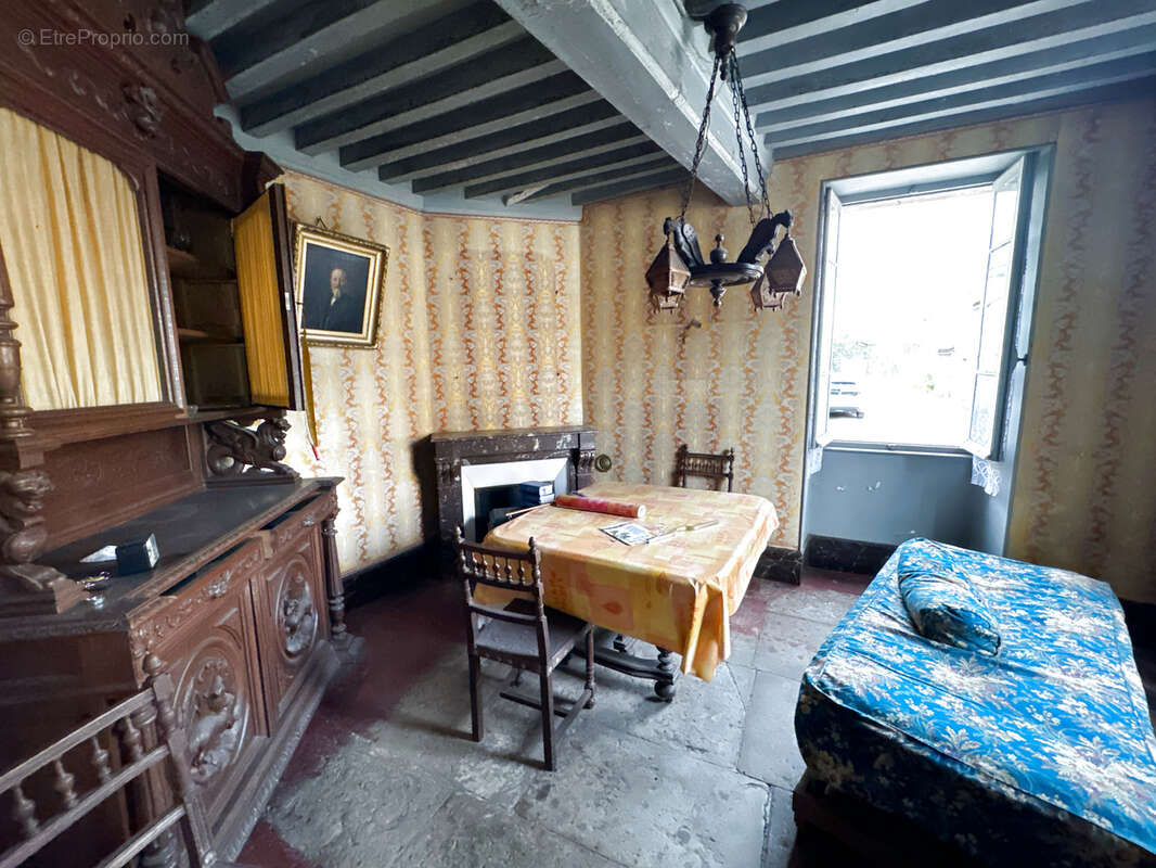 Maison de village  à rénover avec belle grange avec jardin attenant clos de murs  77 000 €   F.A.I. - photo 6